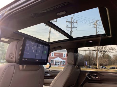 Used 2021 GMC Yukon XL SLT w/ SLT Premium Package image 28