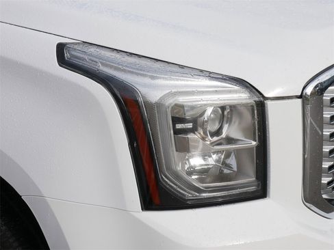 Used 2017 GMC Yukon Denali image 10