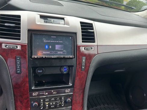 Used 2010 Cadillac Escalade Luxury w/ Livery Package AWD/4WD image 12