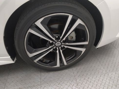 Used 2021 Nissan Sentra SR w/ SR Premium Package FWD image 31
