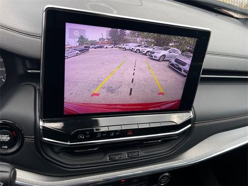 Used 2022 Jeep Compass Limited image 17