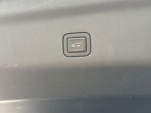 Used 2021 Chevrolet Suburban Z71 w/ Z71 Signature Package image 41