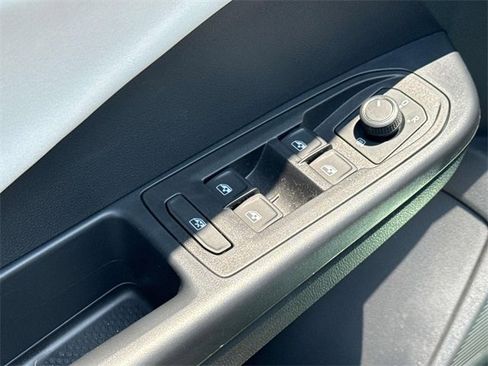 New 2025 Volkswagen Taos SE image 25