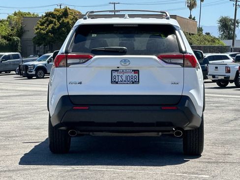 Used 2021 Toyota RAV4 XLE w/ Carpet Mat Package (TMS) FWD image 4