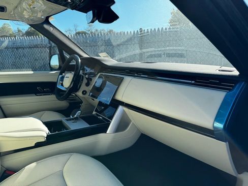 New 2025 Land Rover Range Rover SE image 23
