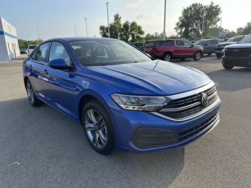 Used 2024 Volkswagen Jetta SE FWD image 11