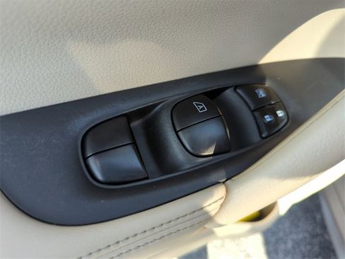 Used 2017 Nissan Rogue SL image 27