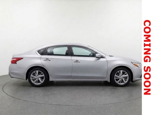 Used 2013 Nissan Altima 2.5 SL w/ Technology Pkg image 10