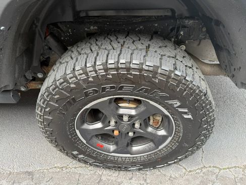 Used 2023 Jeep Gladiator Rubicon w/ Cold Weather Group AWD/4WD image 31