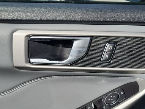 Used 2021 Ford Explorer XLT w/ Equipment Group 202A image 25