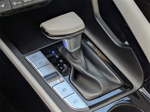 Used 2025 Hyundai Elantra Limited image 25