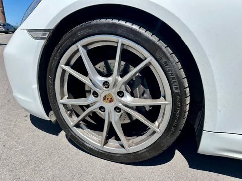 Used 2019 Porsche 718 Cayman RWD image 9