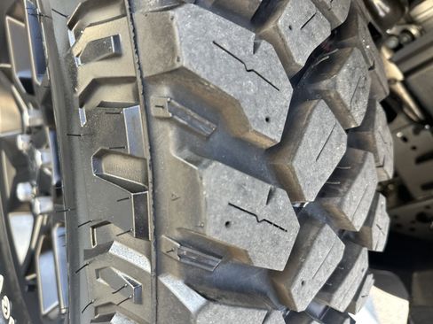 Used 2025 Jeep Gladiator Sport image 12