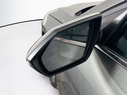 Used 2025 Hyundai Elantra Limited image 16