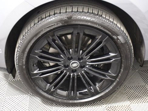 Used 2025 Land Rover Range Rover Long Wheelbase SE image 11