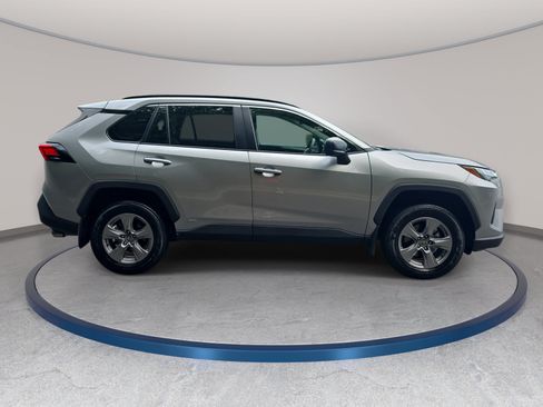 Used 2025 Toyota RAV4 LE AWD/4WD image 4