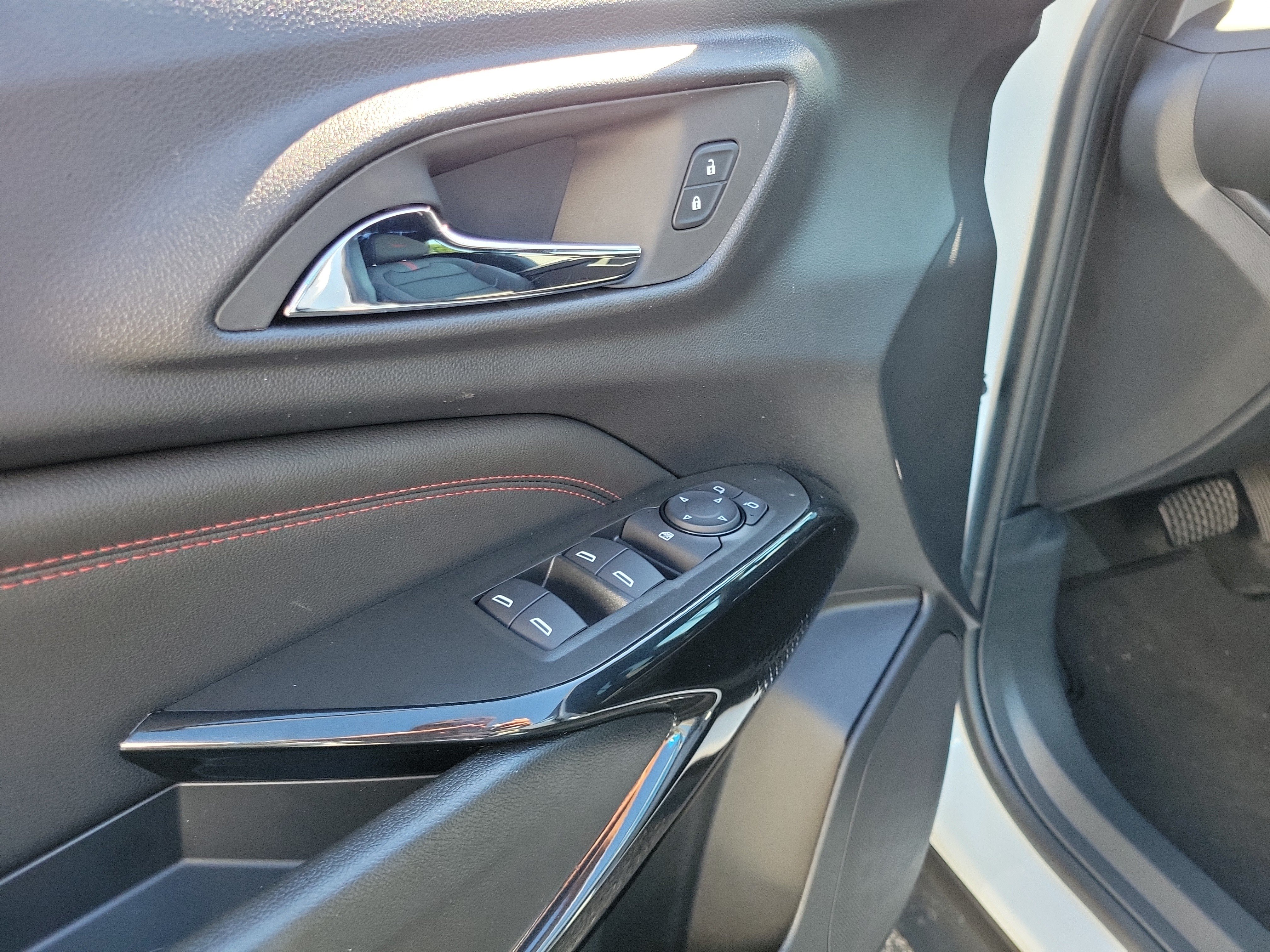 Used 2026 Chevrolet Trax RS w/ Driver Confidence Package FWD image 18
