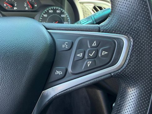Used 2022 Chevrolet Malibu LT FWD image 19