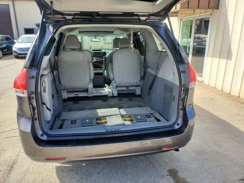 Used 2012 Toyota Sienna XLE w/ XLE Navigation Pkg image 44