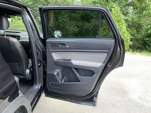 Used 2023 Volkswagen Atlas Cross Sport SE FWD image 29