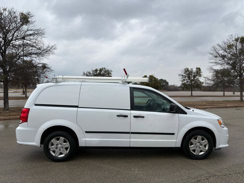 Used 2013 RAM C/V Tradesman image 40