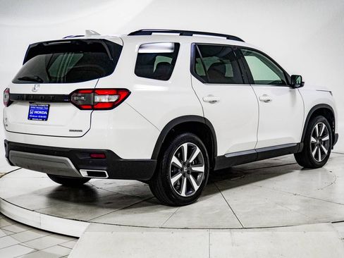 Used 2025 Honda Pilot Touring image 12