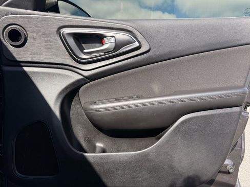 Used 2016 Chrysler 200 Limited image 29