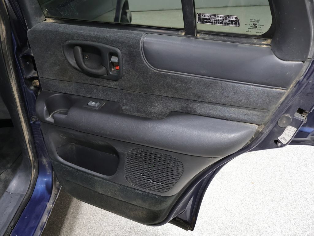 Used 2000 Chevrolet Blazer LS w/ LS Preferred Equipment Group AWD/4WD image 24