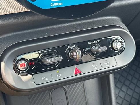 Certified 2025 MINI Cooper S image 36