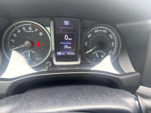 Used 2020 Toyota Tacoma TRD Off-Road AWD/4WD image 20