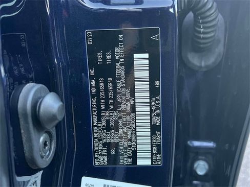 Certified 2023 Toyota Highlander XLE image 24