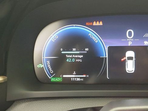 Used 2025 Toyota Crown Signia w/ Advanced Technology Package image 27