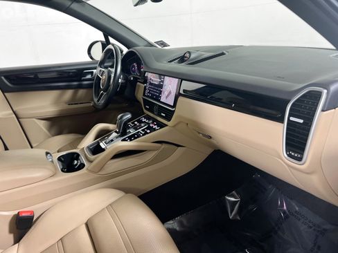 Used 2021 Porsche Cayenne AWD/4WD image 30