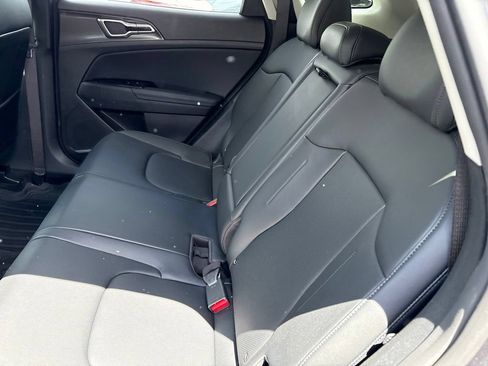 Used 2023 Kia Sportage EX AWD/4WD image 8
