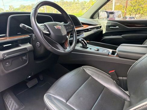 Used 2023 Cadillac Escalade Premium Luxury RWD image 6