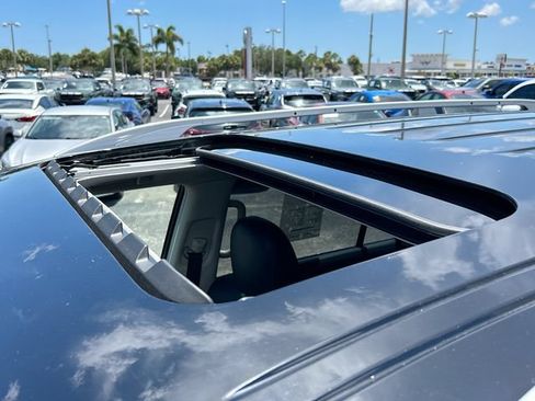Used 2024 Nissan Armada SL w/ Captain's Chairs Package RWD image 19