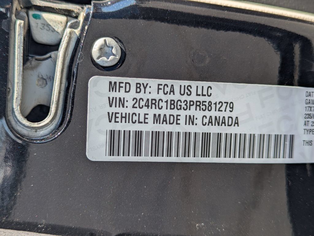 Used 2023 Chrysler Pacifica Touring-L FWD image 38