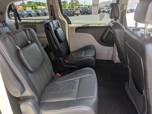Used 2015 Chrysler Town & Country Touring-L w/ Driver Convenience Group FWD image 28