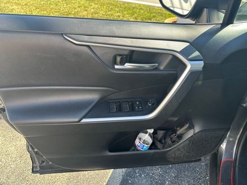 Used 2022 Toyota RAV4 XLE AWD/4WD image 12