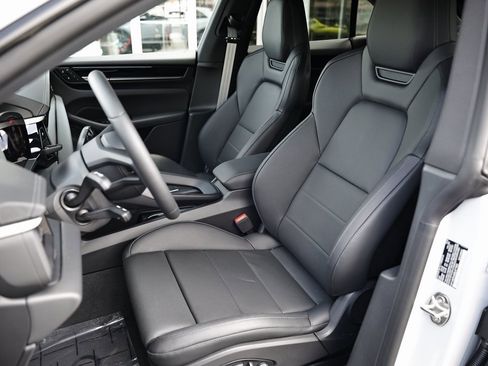 New 2025 Porsche Macan Electric image 5