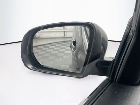 Used 2018 Jeep Cherokee Limited w/ Luxury Group FWD image 16