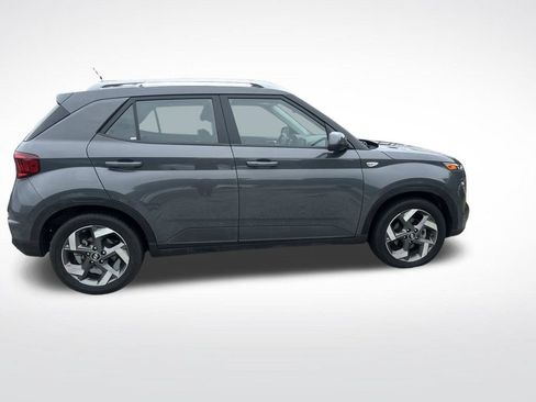 Used 2025 Hyundai Venue SEL FWD image 11