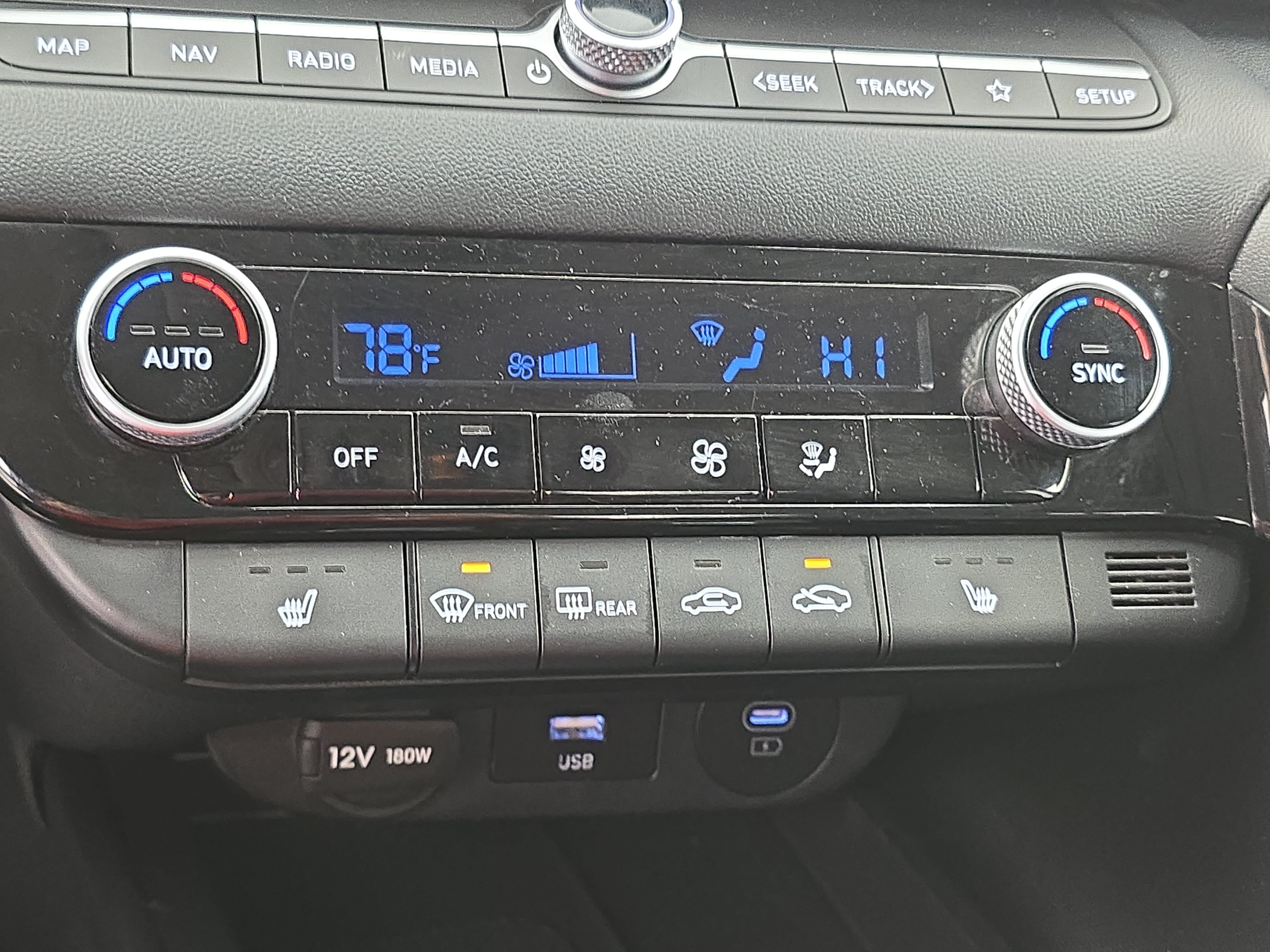 Used 2025 Hyundai Elantra Limited FWD image 23