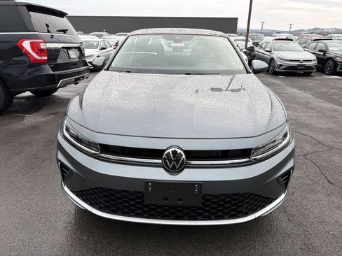 New 2026 Volkswagen Jetta SE image 3
