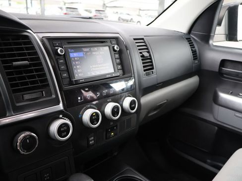 Used 2019 Toyota Sequoia SR5 AWD/4WD image 24