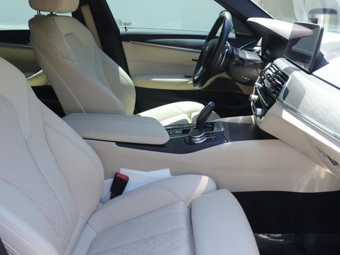 Used 2021 BMW 530i w/ Premium Package RWD image 17