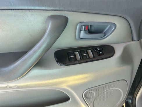 Used 2002 Toyota Sequoia SR5 image 26