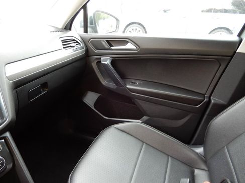 Used 2021 Volkswagen Tiguan SEL AWD/4WD image 15