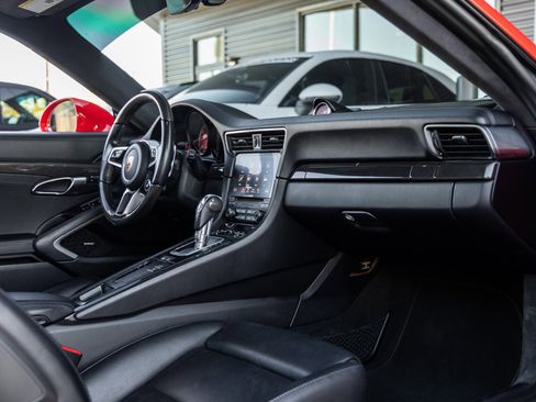 Used 2018 Porsche 911 Turbo image 44