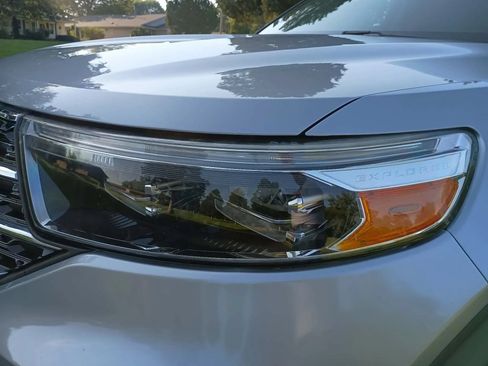 Used 2020 Ford Explorer XLT RWD image 3